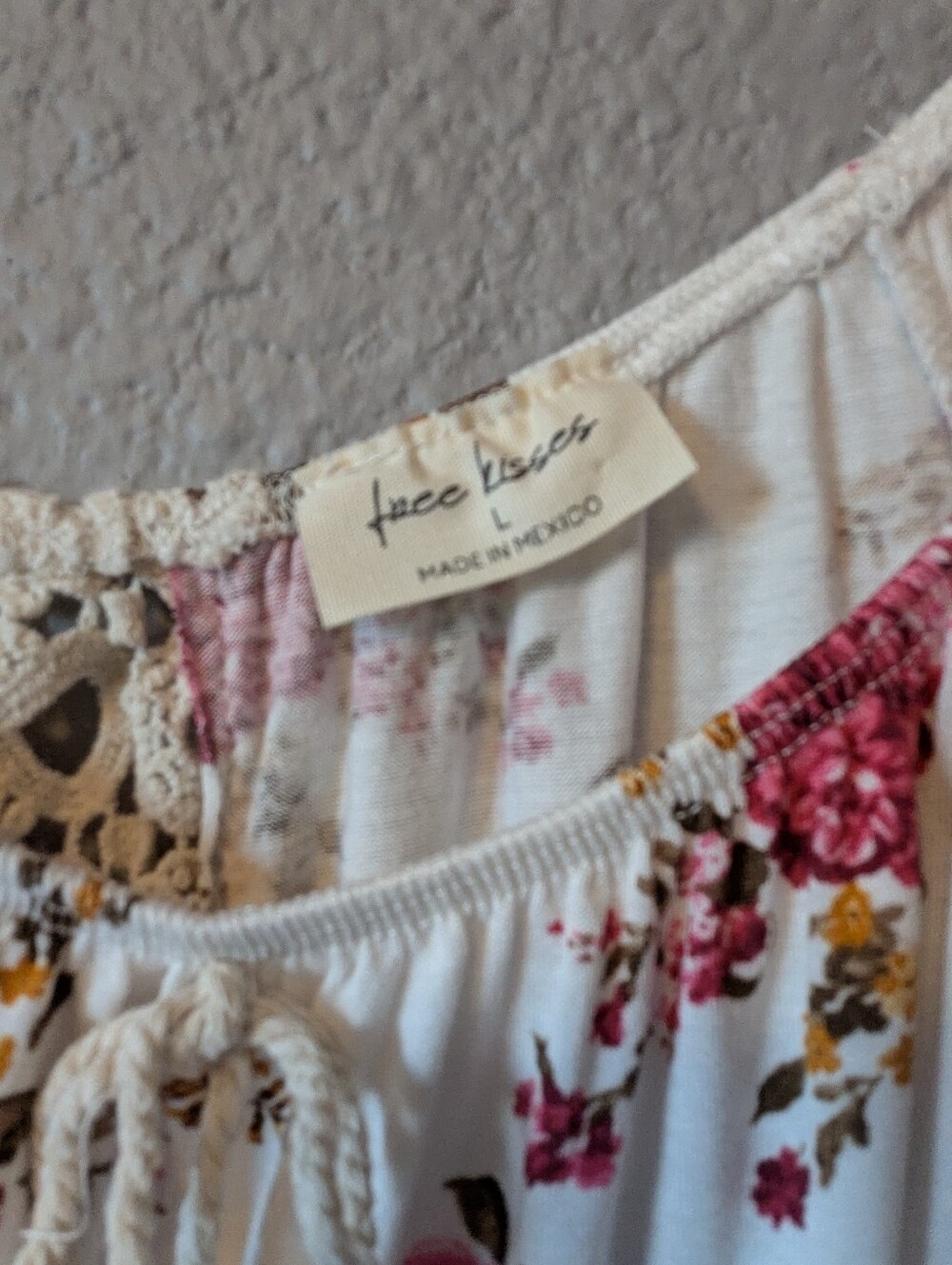 Free Kisses White Floral Peasant Blouse with Pink Rose Print Bloomcore Boho Sz L - Picture 5 of 6